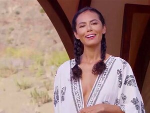 Sesión de yoga desnuda al aire libre con bellezas de grandes tetas.