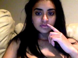 Chica Desi masturbándose sola, porno indio gratis