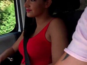 Estudiante linda se mete en polla a un estudiante