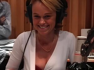 Desafío en topless en un Programa de Radio Francés