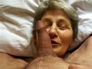 Video amateur cachondo con corrida, escenas de mamadas,