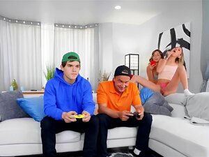 Chloe Temple recibe una sorpresa de su novio Van Wylde de que esa