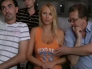 Experimenta la emoción de ver a Nikita Valentin en una audaz