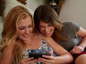 ¡Mira a las lesbianas frescas Alexa Grace y Kristen Scott ahora! -