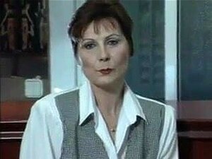 ¡Prepárate para un paseo salvaje con esta ardiente MILF pelirroja!