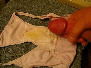 Corriéndose en Bragas Sucias 2