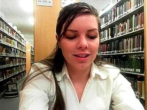 Le gusta la biblioteca y