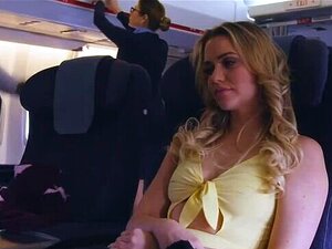 Private.com - ¡La chica caliente de Mile, Mia Malkova, se folla en un