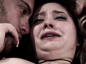 Una linda y pervertida recibe una creampie durante el hardcore. Una