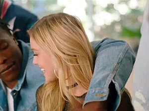 Kali Roses se siente un poco picante - BBC Gangbang interracial