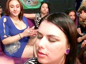 Mamadas a strippers en una fiesta sexual con putas