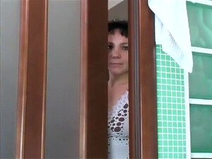 Yulia Tikhomirova - afecto en el baño