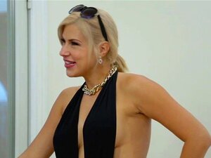 Hermanastro se folla a la hermanastra Emma Hix Pussy en perrito
