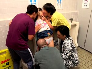 Novia caliente filmada en un striptease