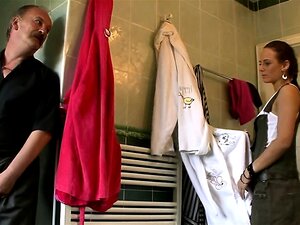 Experimenta una emocionante realidad checa mientras una chica ardiente