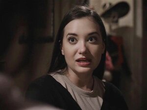 Los padrastros adoptivos se follan a chicas lindas por estabilidad.