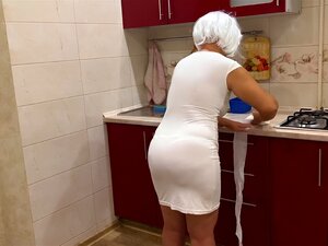 madrastra Que Me Gustaría Follar terminó sus quehaceres y enmarcó