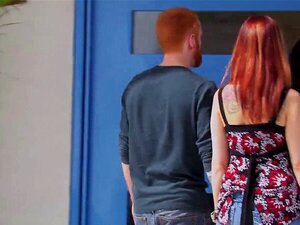 El marido quiere ver a la puta que vive dentro de su esposa en una