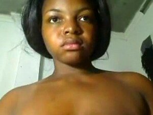 Ordeñando tetas negras gigantes