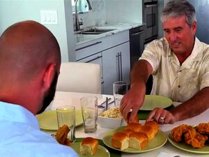 El abuelo se folla a la hijastra del cliente de chum, xxx Alyssa, y