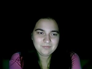 ¡Observa a esta morena caliente disfrutar de un jugueteo íntimo en