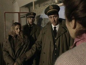 Sumérgete en la atracción embriagadora de Lea Martini mientras te