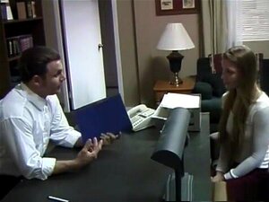 La estrella porno cachonda Aurora Snow en la película porno de morena