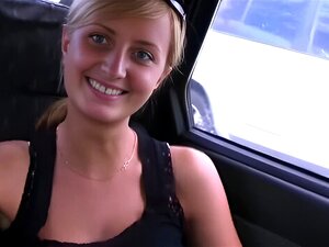 Trío en el Coche de Blonde cutie: Garganta Profunda, Facial y Acción