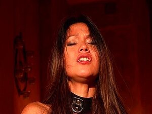 Chica esclava asiática