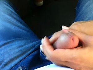 Auténtico rapidito público en mini bus, ¡a esa chica le gusta!