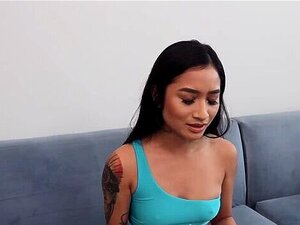 Experimenta el éxtasis con Asian Doll. Mira cómo satisface todos tus