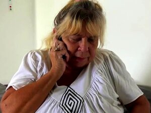 La abuela les enseña cómo mojarse rápido