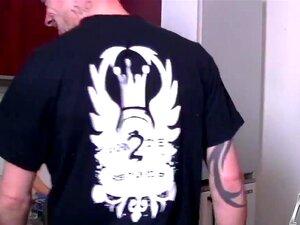 MMV FILMS Salvaje y Madura, Una madura morena se baja las bragas y