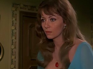 Ingrid Pitt y Madeline Smith - Los amantes Vampiros 02
