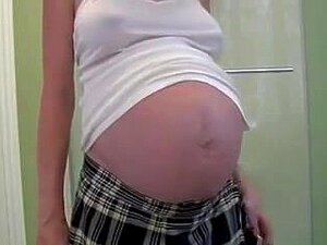 Preggieslvr2 005 - Embarazada vistiendo ropa