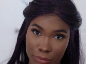 Ivory Logan es una pequeña chica de ébano que ama ser manha. Ivory