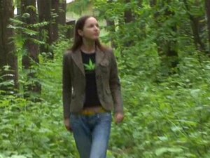 Experimenta una emoción intensa mientras una belleza deslumbrante