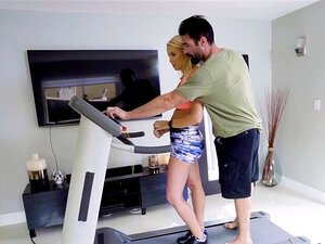 Pervertido voyeur se folló a la vecina rubia tetona