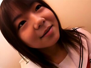 Increíble estudiante japonesa adora chupar una enorme polla y no