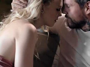 Linda rubia puta Lily Rader en porno amateur