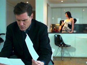 Ama de casa británica gordita follada en la cocina