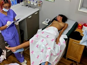 Genesis recibe un examen de empleo previo por la pervertida Dr. Aria