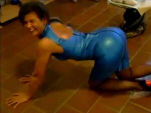 Zorra de tacón alto de látex - La mamada