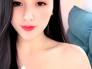 Vive el encanto seductor de una linda japonesa rellenita mientras