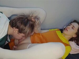 Prepárate para el juego de calamar definitivo de sexo con Miller y