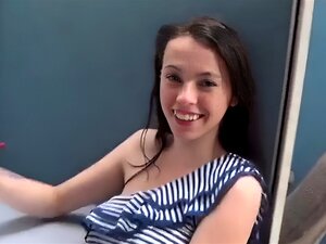 Mira a una linda chica follada en la biblioteca ahora! - Chica Linda,