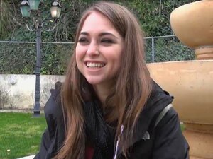 Cita POV con Riley Reid deja semen en su dulce carita