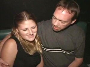 Zorra linda con correa se empapa de semen
