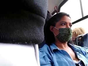 Polla exhibicionista en el autobús