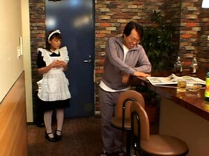 Explora el mundo prohibido del BDSM mientras una hermosa asiática